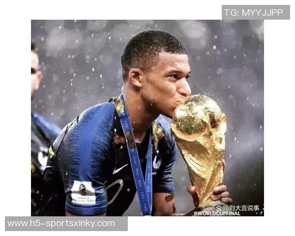 姆巴佩荣获24-25赛季欧洲金靴皇马全队盛装出席庆祝仪式